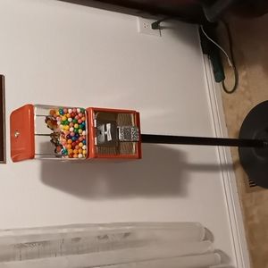 Antique Bubble Gum Bank.Works fine. In very good shape.  Bank is over 50 yrs old